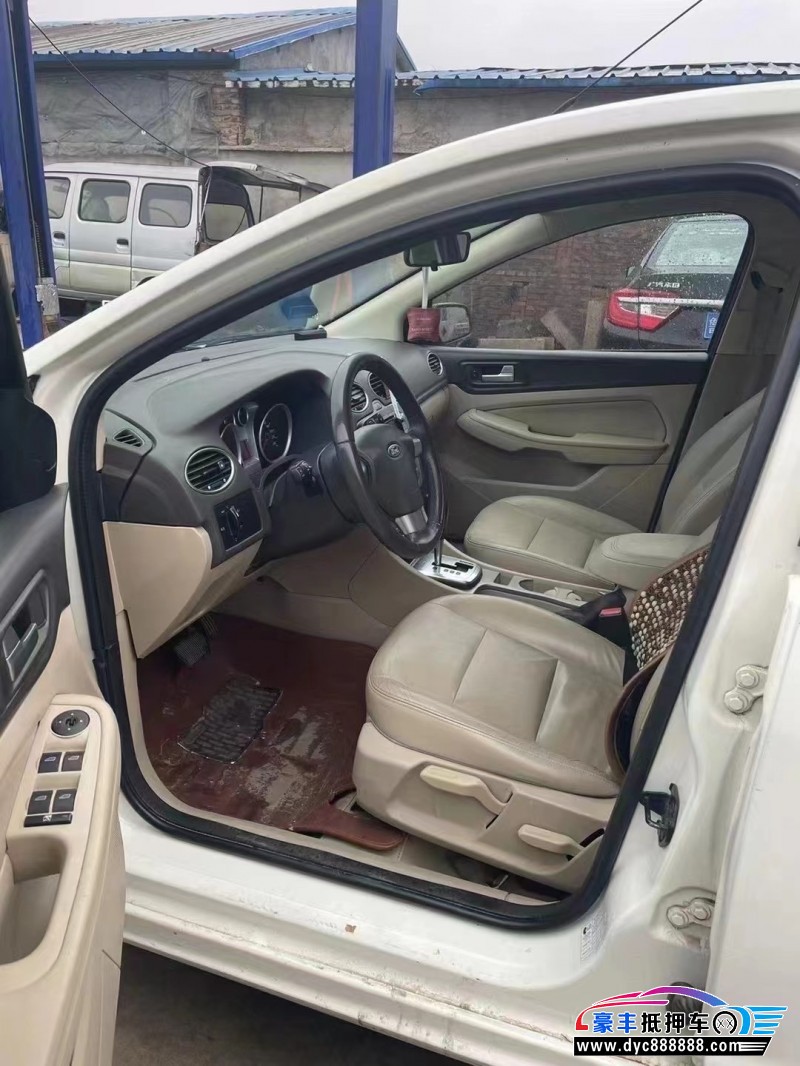 13年福特福克斯轿车抵押车出售