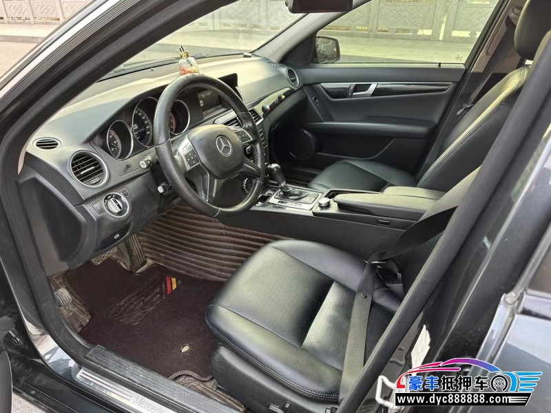 13年奔驰C轿车抵押车出售