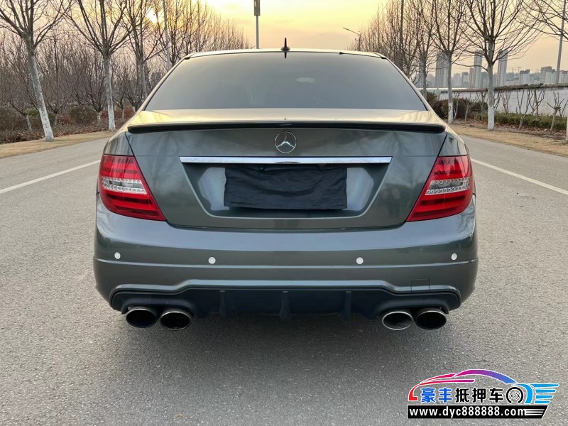 13年奔驰C轿车抵押车出售