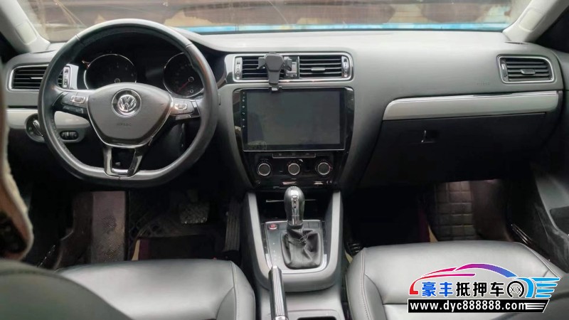 17年大众速腾轿车抵押车出售