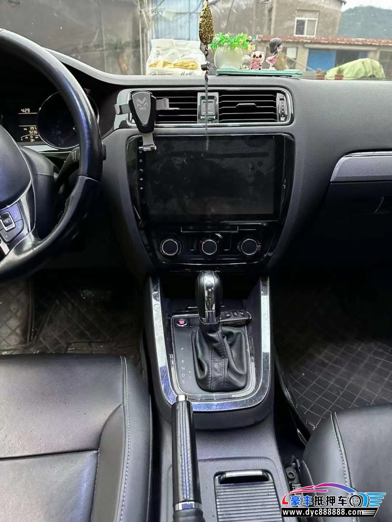 17年大众速腾轿车抵押车出售