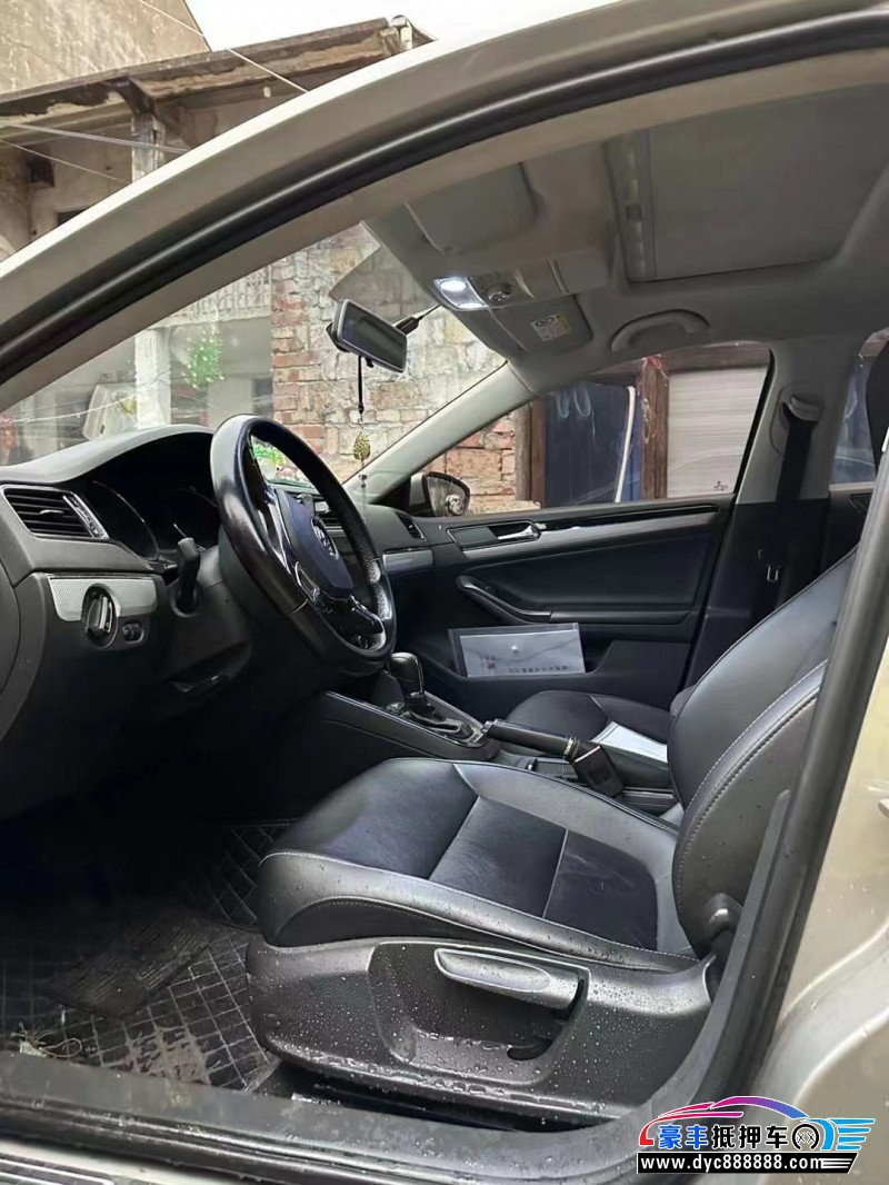 17年大众速腾轿车抵押车出售