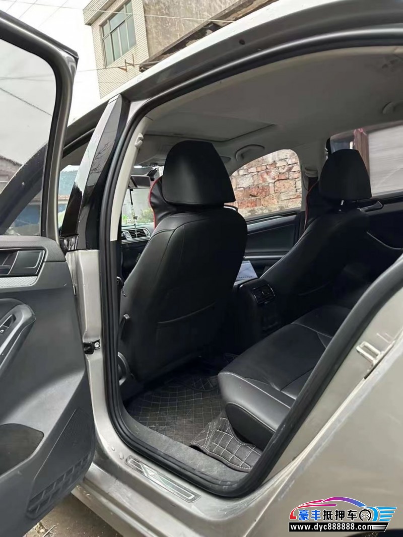 17年大众速腾轿车抵押车出售