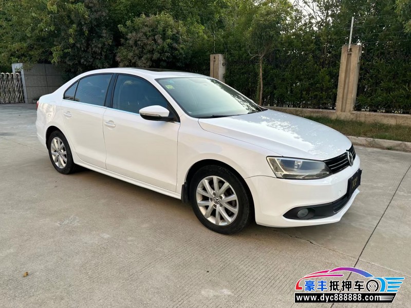 13年大众速腾轿车抵押车出售