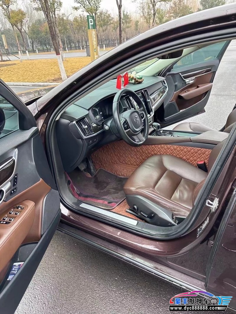 17年沃尔沃S90轿车抵押车出售