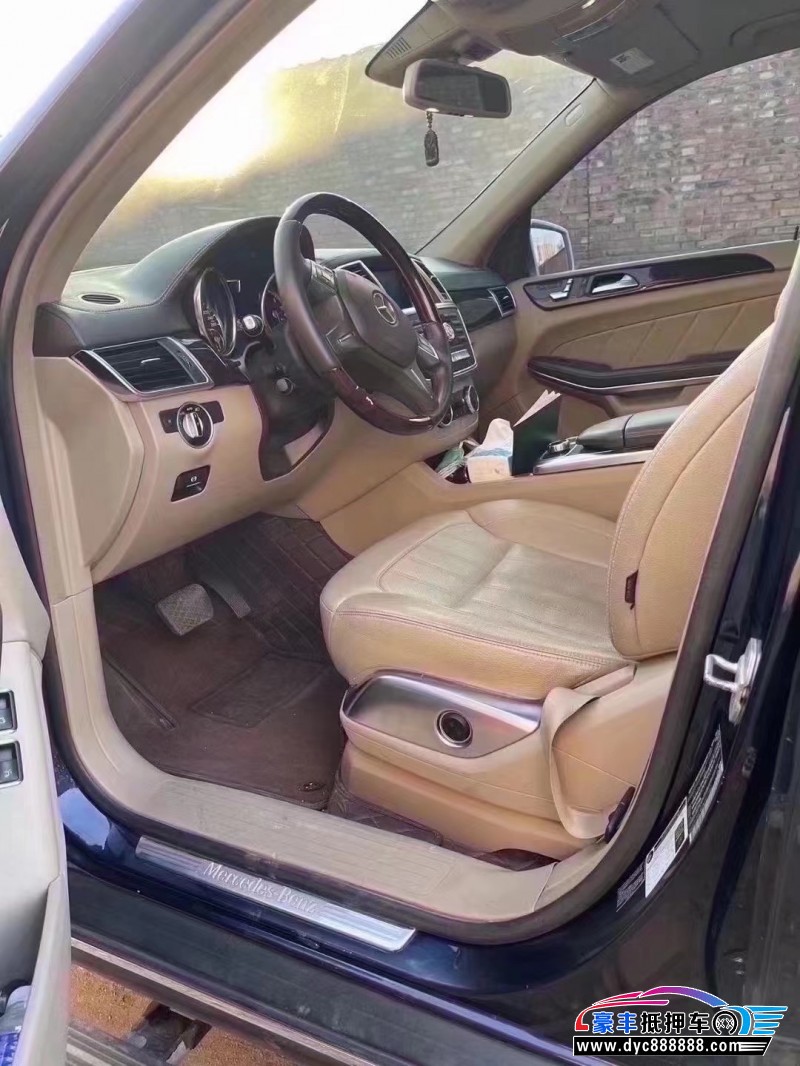 14年奔驰GL轿车抵押车出售