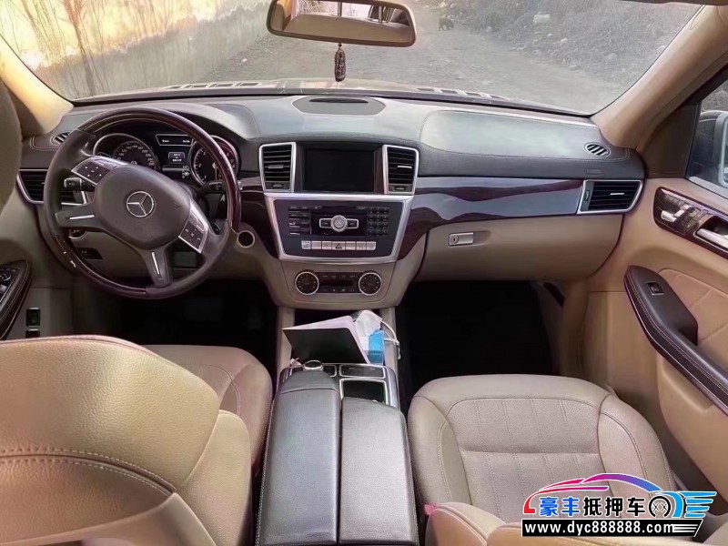 14年奔驰GL轿车抵押车出售