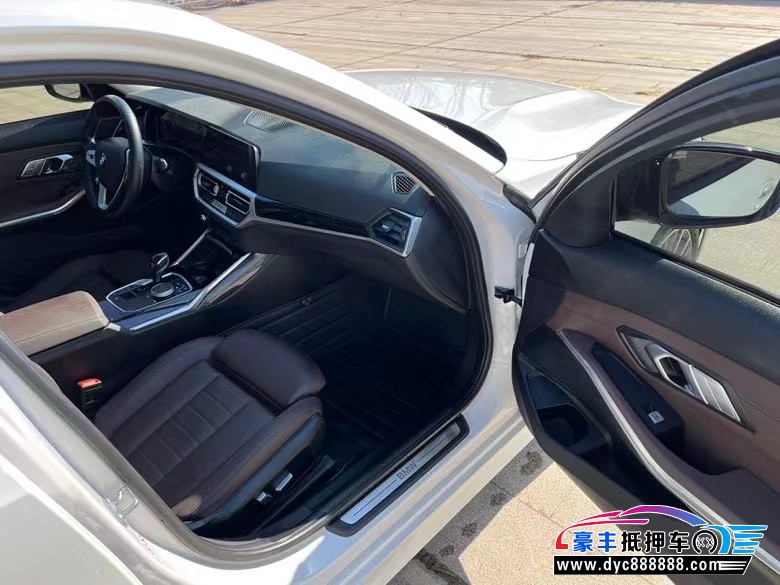 21年宝马3系轿车抵押车出售