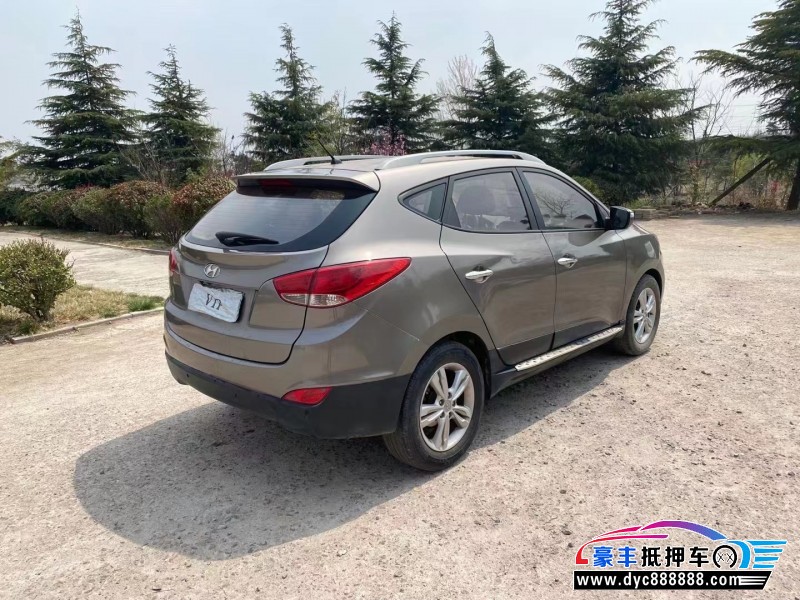 13年现代ix35轿车抵押车出售