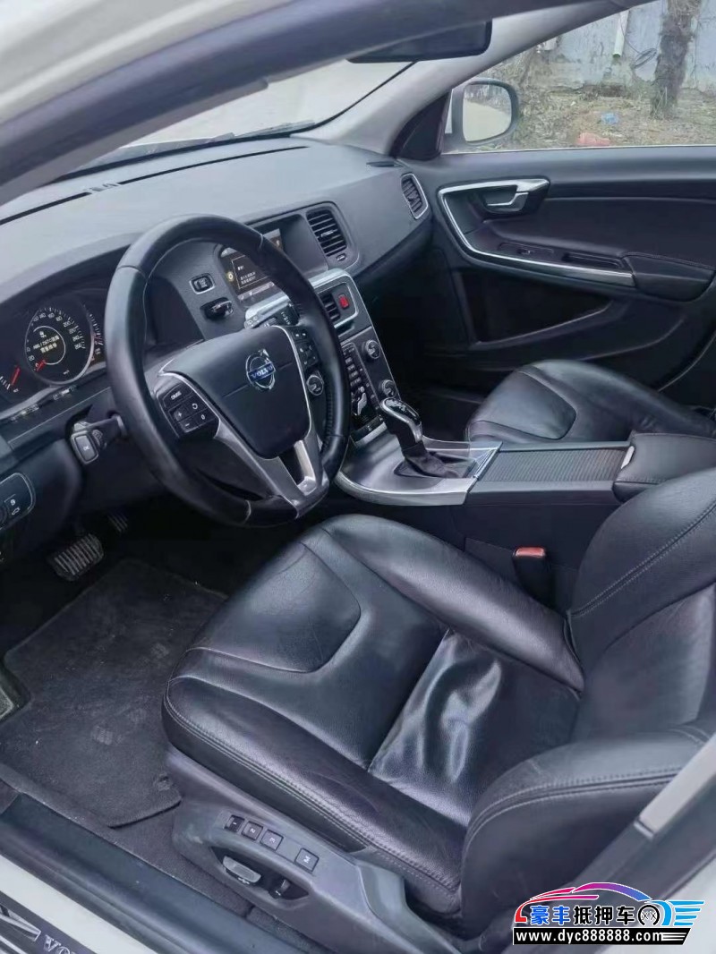 14年沃尔沃V60SUV抵押车出售