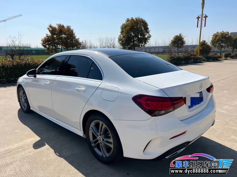 21年奔驰A轿车抵押车出售