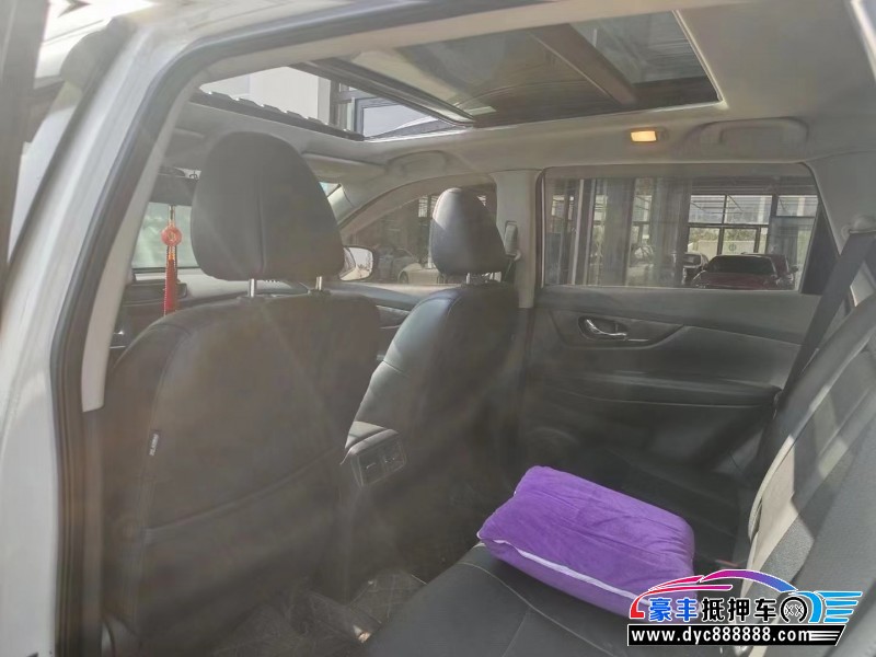 17年日产奇骏SUV抵押车出售