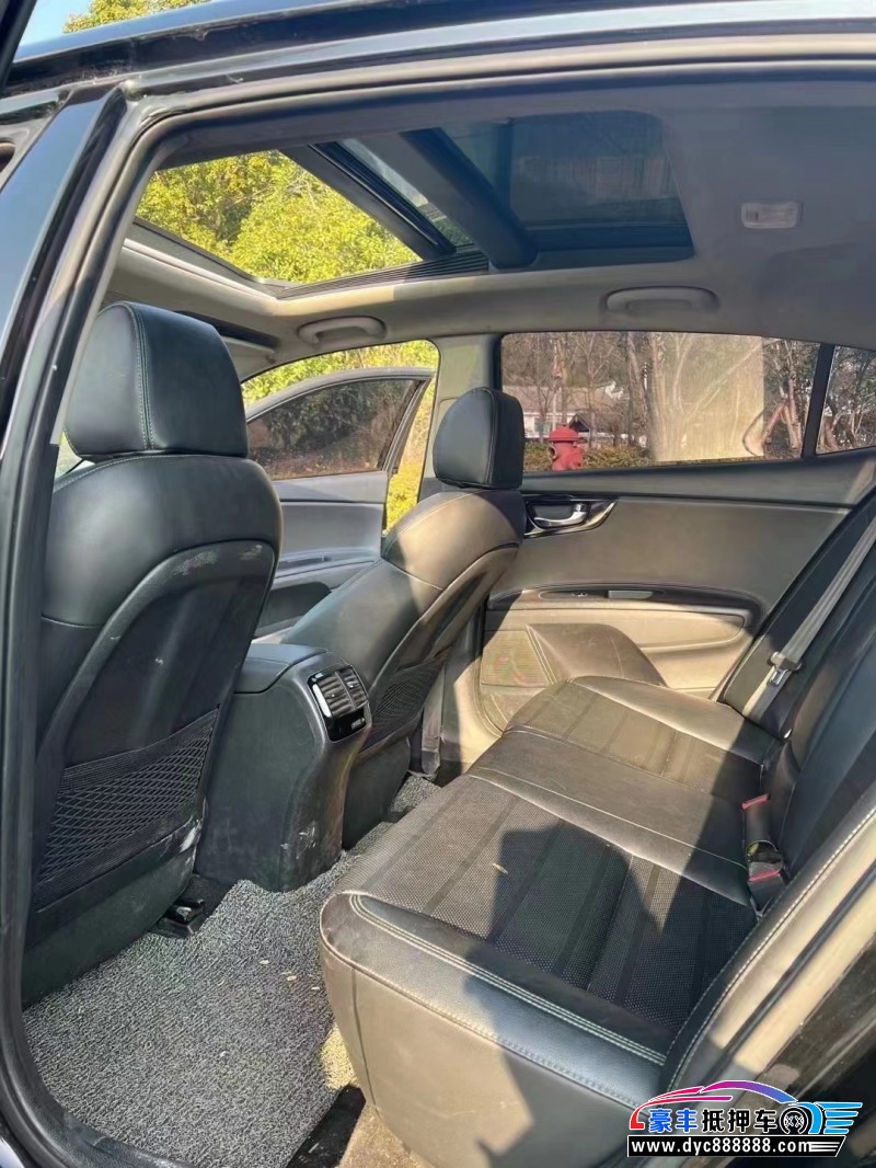 14年起亚K4轿车抵押车出售