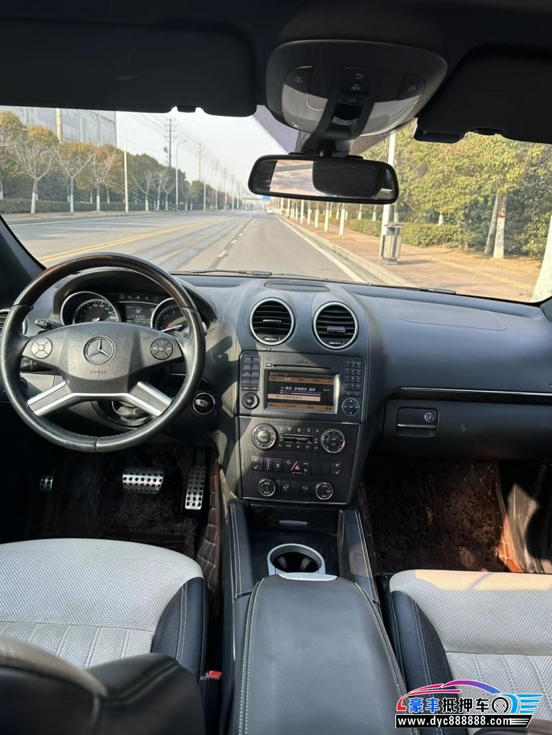 12年奔驰GL级轿车抵押车出售