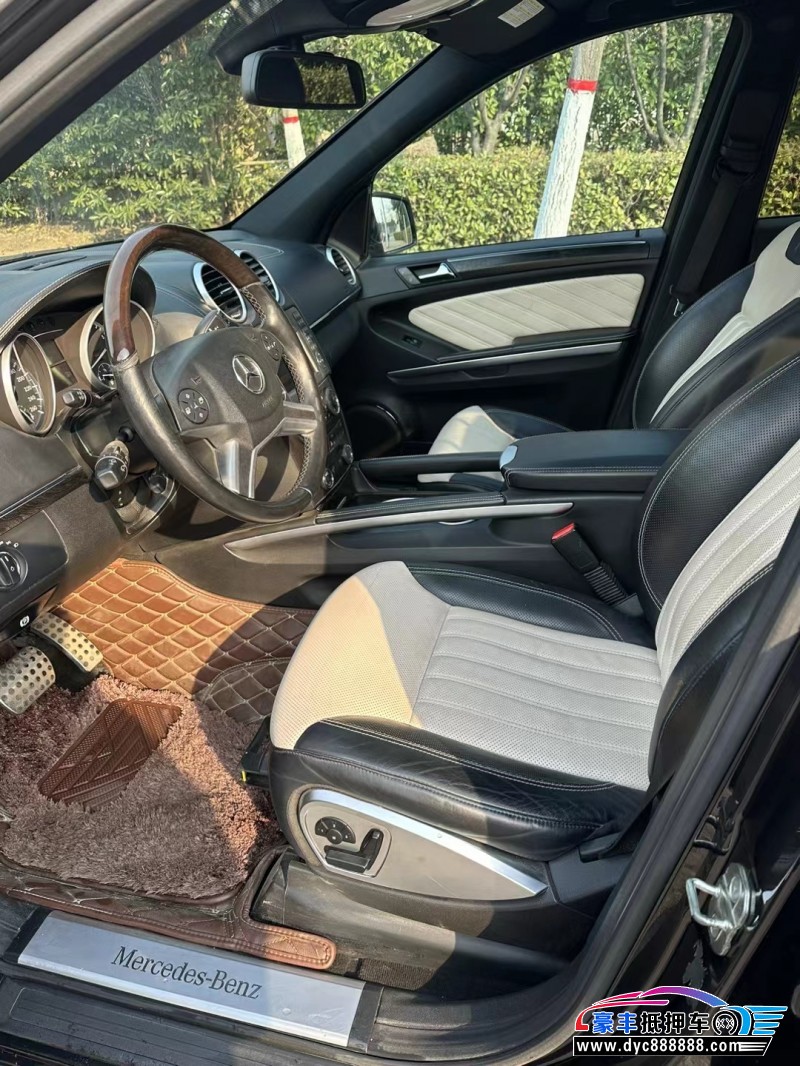 12年奔驰GL级轿车抵押车出售