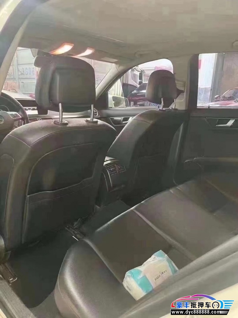 13年奔驰C轿车抵押车出售