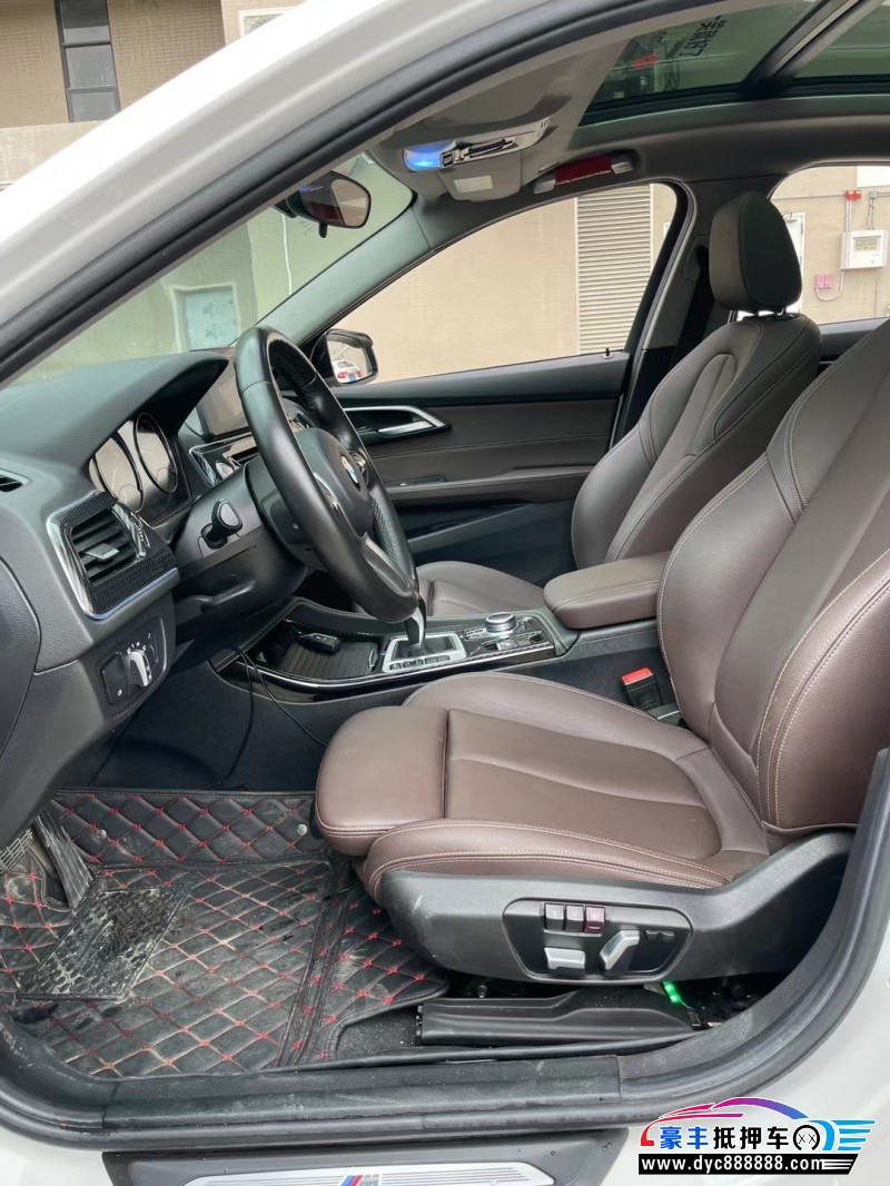 21年宝马1系轿车抵押车出售