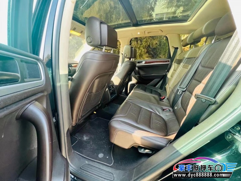 14年大众途锐轿车抵押车出售