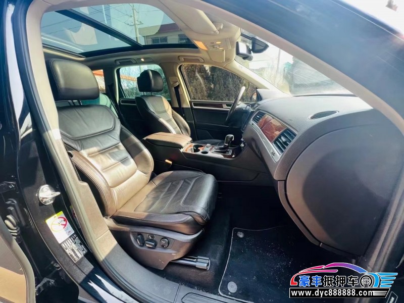 14年大众途锐轿车抵押车出售