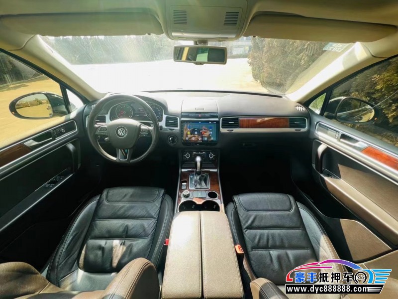 14年大众途锐轿车抵押车出售