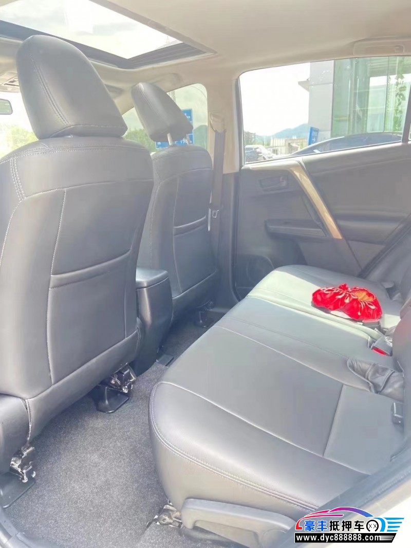 16年丰田RAV4荣放轿车抵押车出售