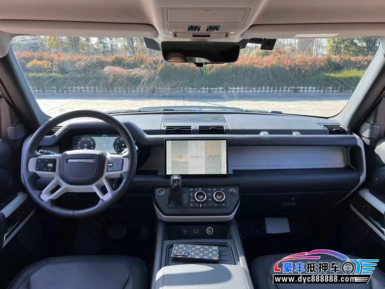 22年路虎卫士SUV抵押车出售