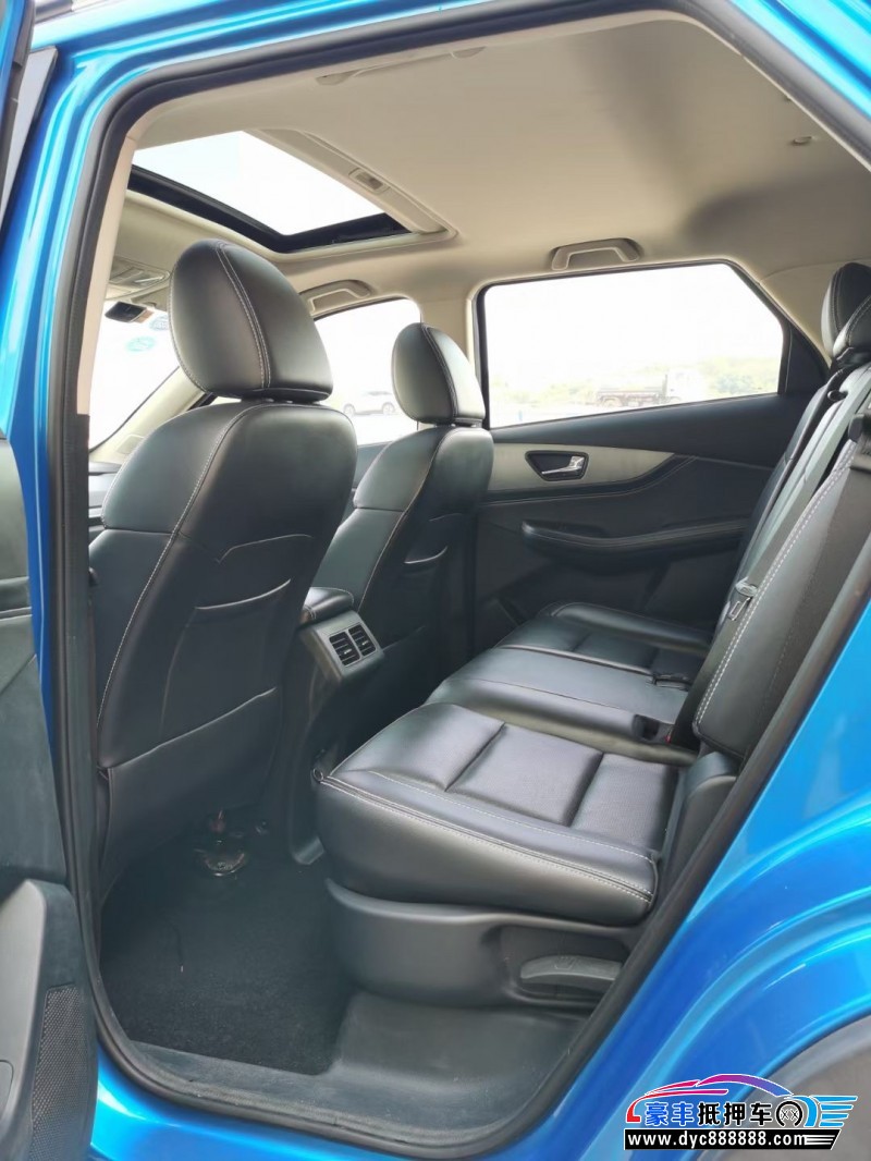 19年东风风光560轿车抵押车出售