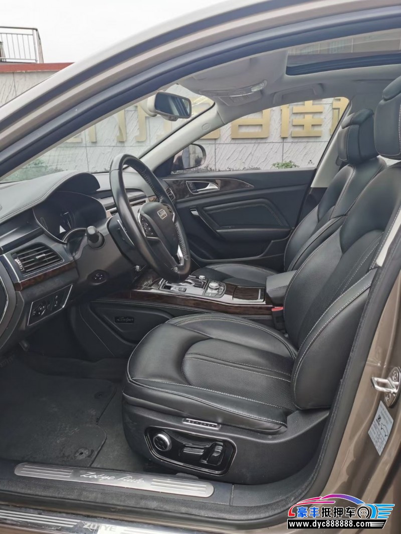 18年众泰T700轿车抵押车出售