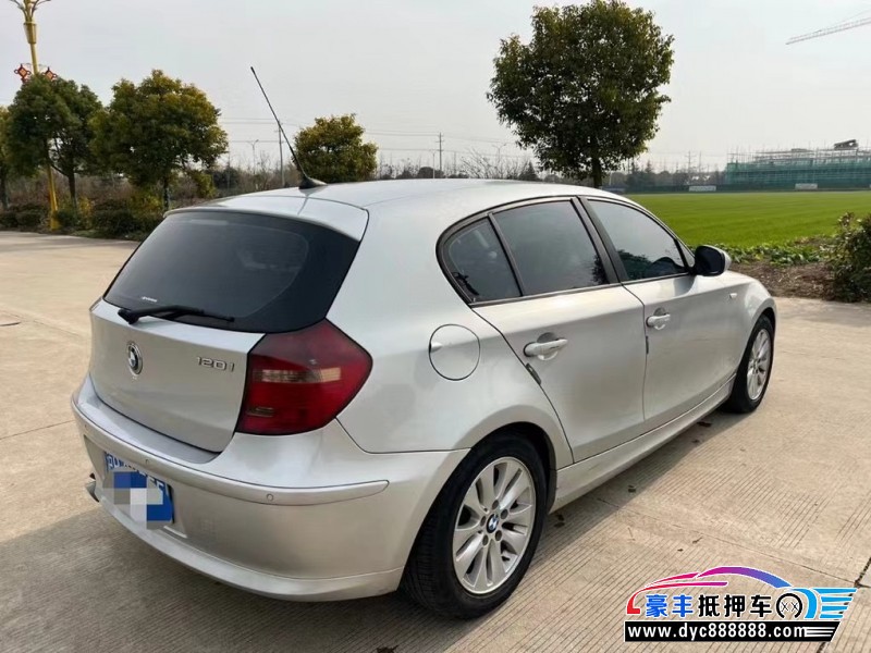 10年宝马1系轿车抵押车出售