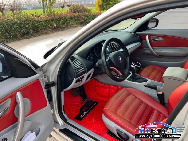 10年宝马1系轿车抵押车出售