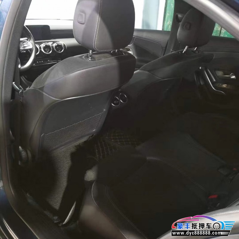 19年奔驰A轿车抵押车出售