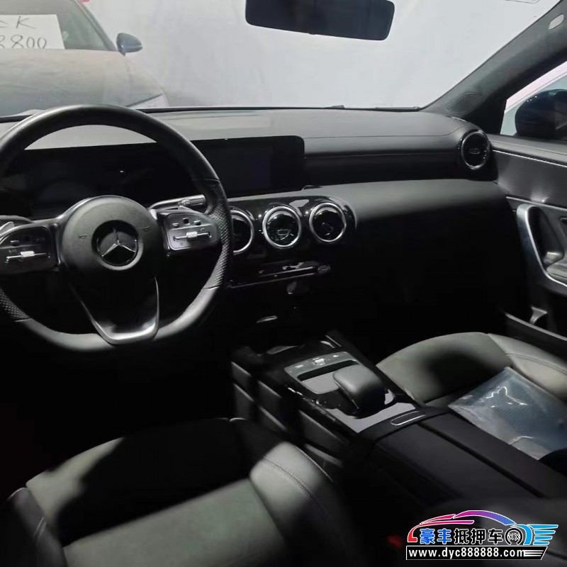 19年奔驰A轿车抵押车出售