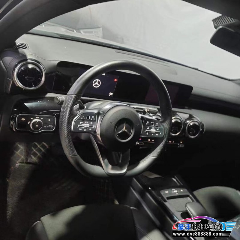 19年奔驰A轿车抵押车出售