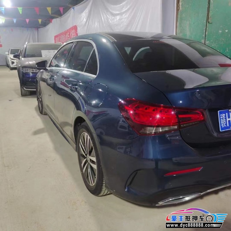 19年奔驰A轿车抵押车出售