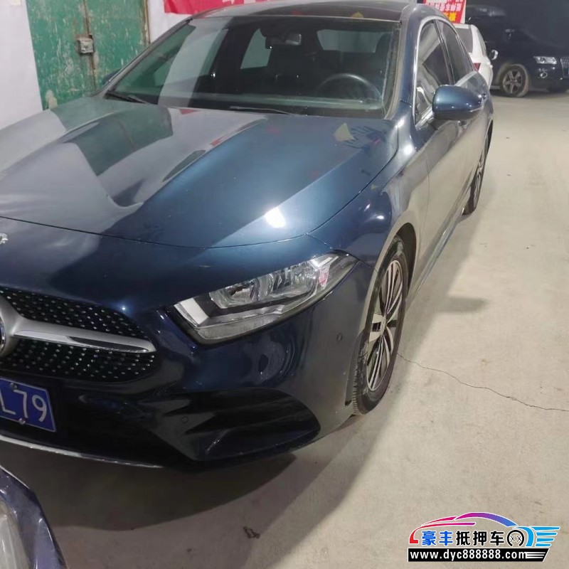 19年奔驰A轿车抵押车出售