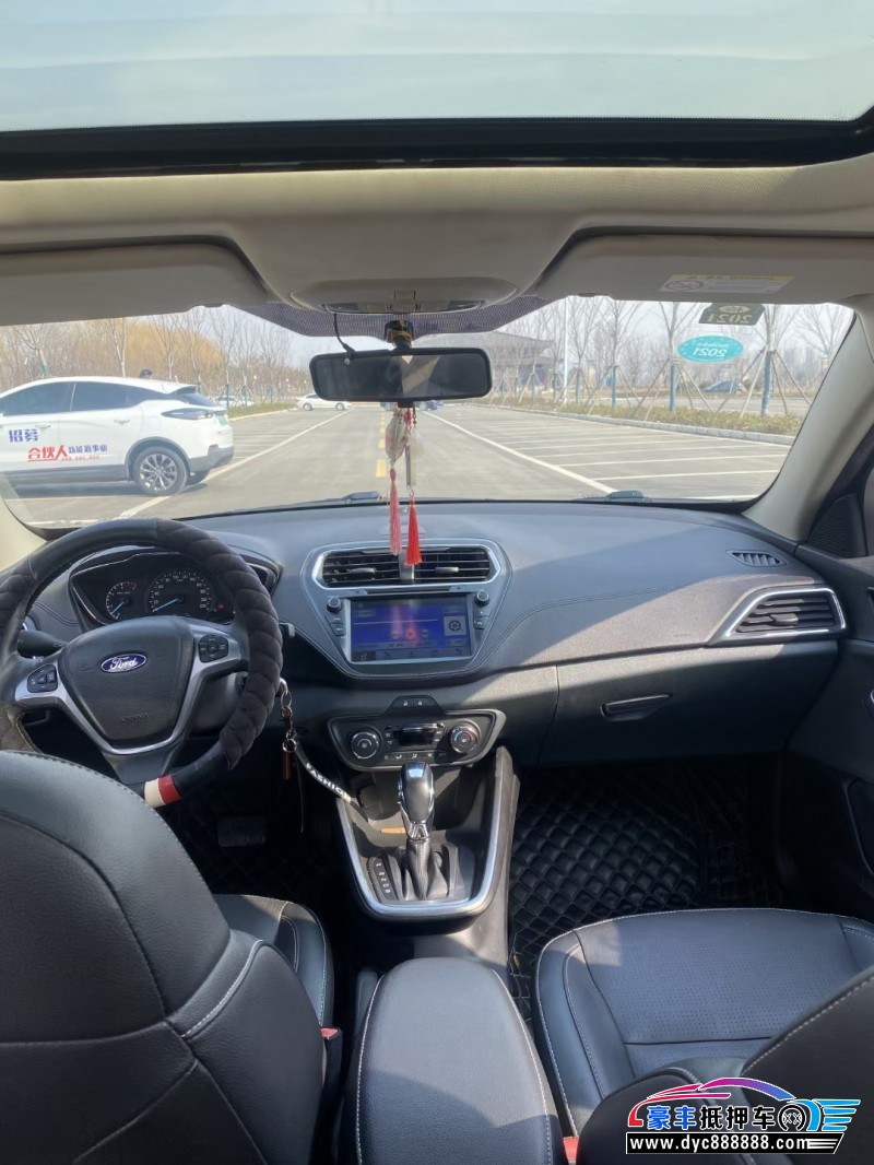 17年福特福睿斯轿车抵押车出售