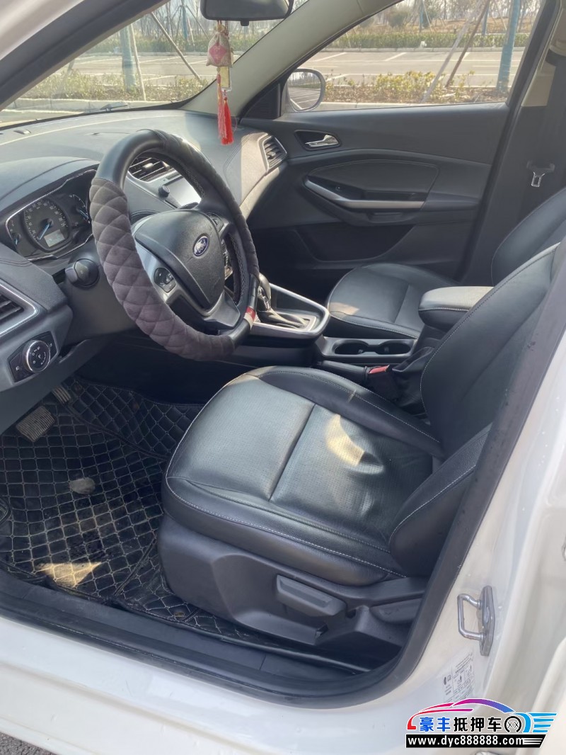 17年福特福睿斯轿车抵押车出售