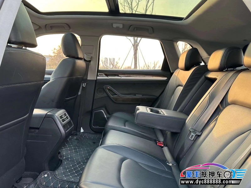 17年众泰大迈X7轿车抵押车出售