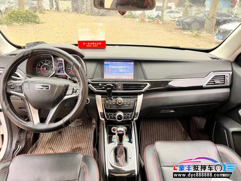 16年众泰大迈X5轿车抵押车出售