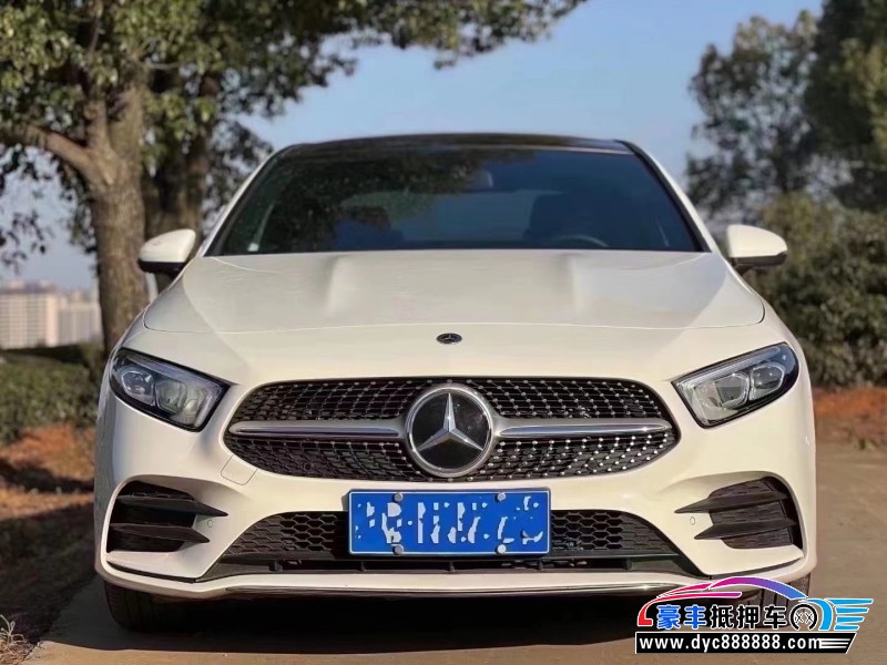 21年奔驰A轿车抵押车出售