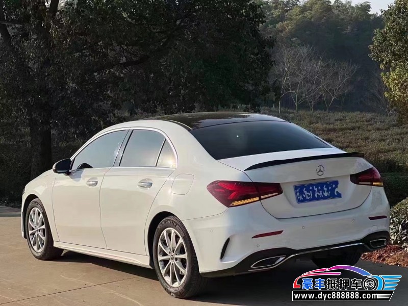 21年奔驰A轿车抵押车出售