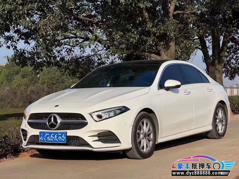 21年奔驰A轿车抵押车出售