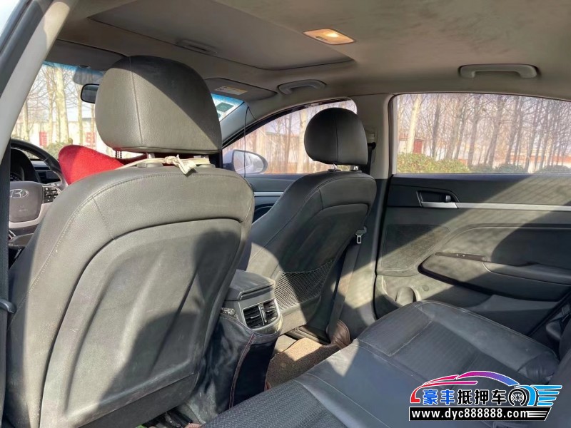 16年现代领动轿车抵押车出售