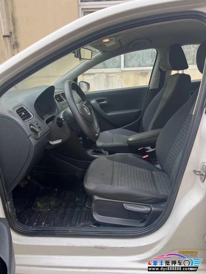 15年大众polo轿车抵押车出售