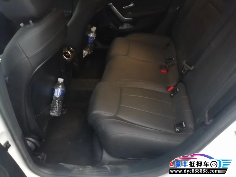 20年奔驰A轿车抵押车出售