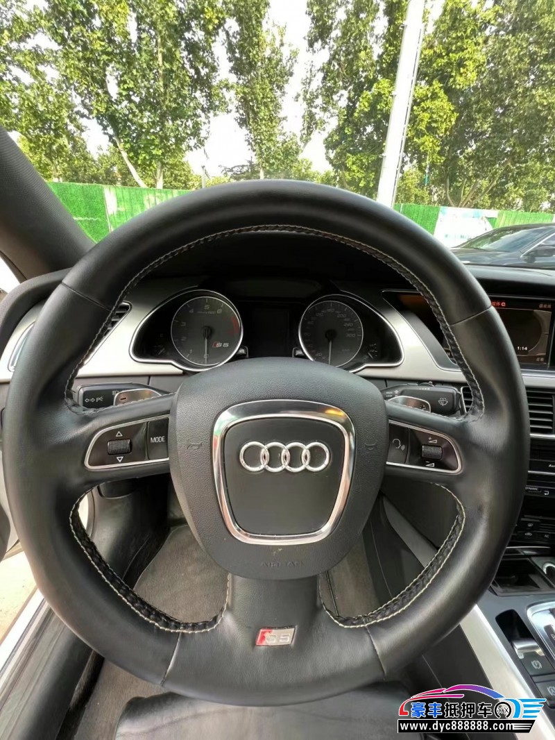 12年奥迪S5轿车抵押车出售