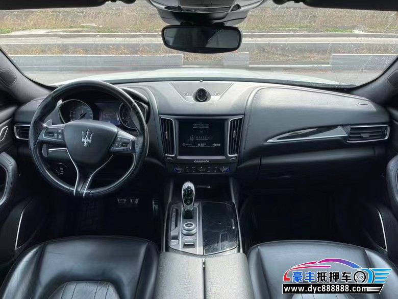 17年玛莎拉蒂莱万特轿车抵押车出售