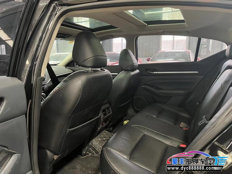 19年日产天籁轿车抵押车出售