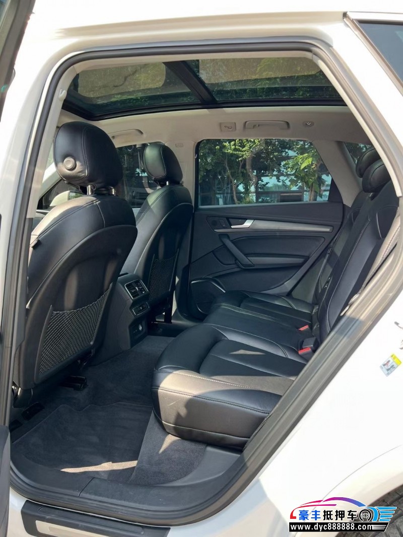 19年奥迪Q5轿车抵押车出售