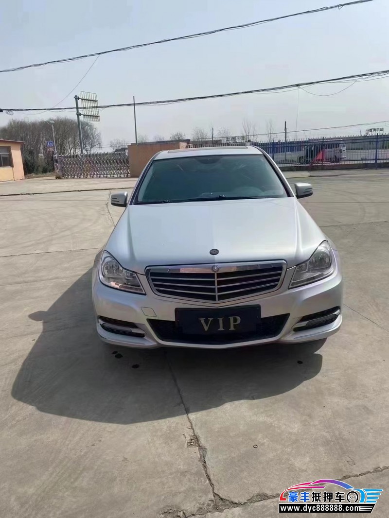 13年奔驰C级轿车抵押车出售